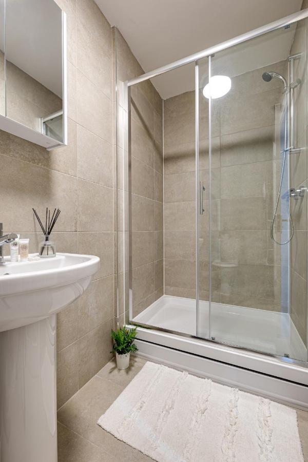 Top Floor Apartment With Private Balcony In Stockport Centre By Hass Haus Dış mekan fotoğraf