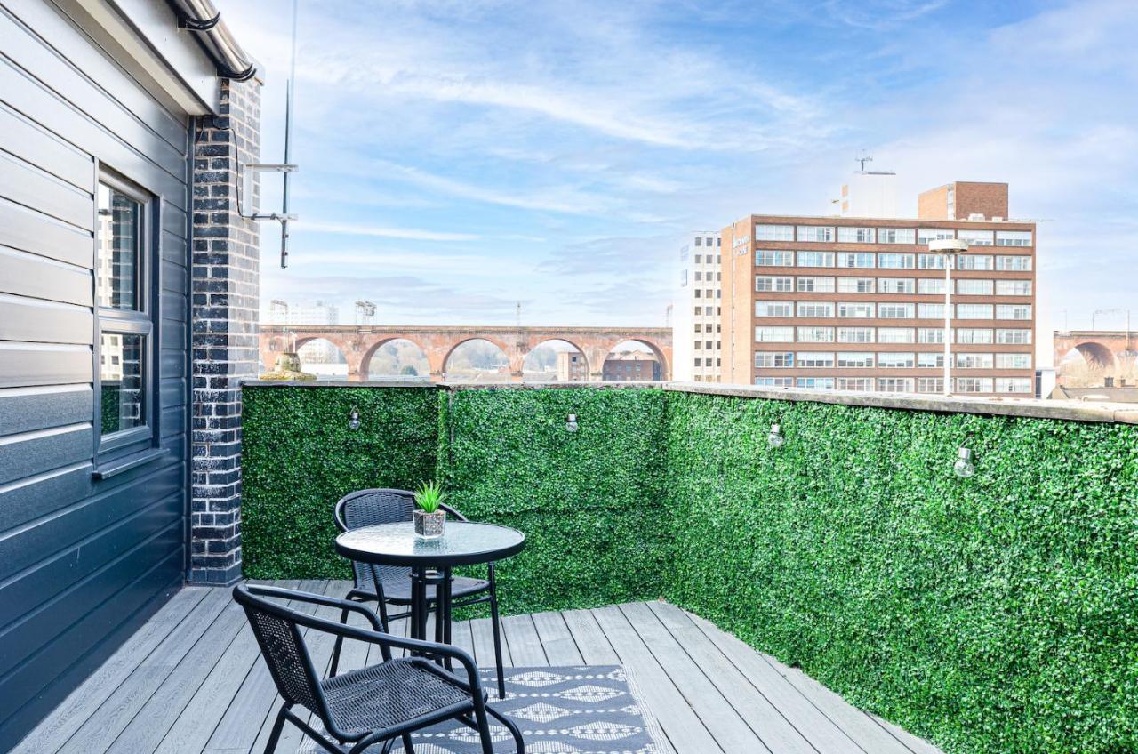 Top Floor Apartment With Private Balcony In Stockport Centre By Hass Haus Dış mekan fotoğraf