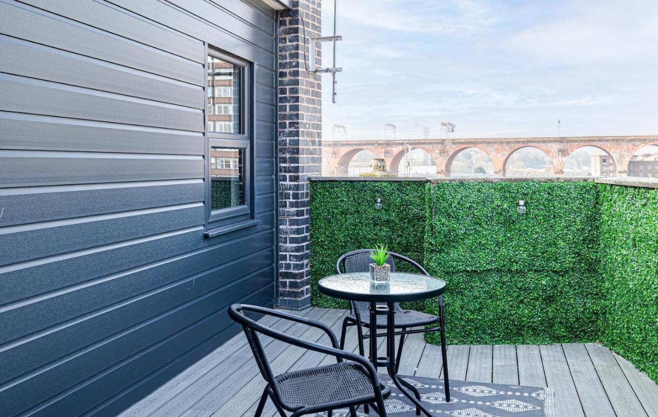 Top Floor Apartment With Private Balcony In Stockport Centre By Hass Haus Dış mekan fotoğraf